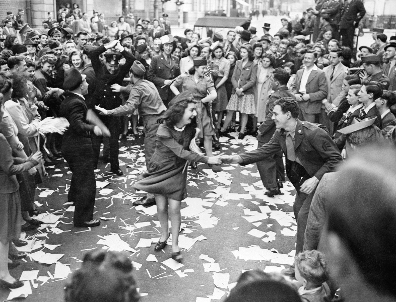 Dancing Dancing